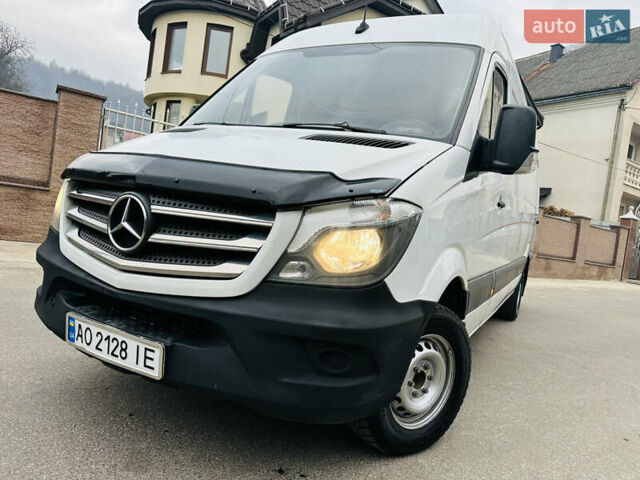 Белый Мерседес Sprinter, объемом двигателя 2.1 л и пробегом 330 тыс. км за 18700 $, фото 7 на Automoto.ua