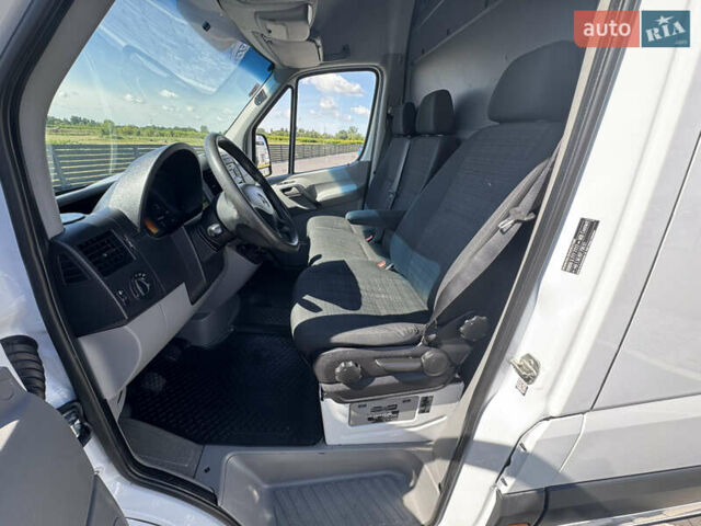 Белый Мерседес Sprinter, объемом двигателя 2.2 л и пробегом 370 тыс. км за 17700 $, фото 18 на Automoto.ua