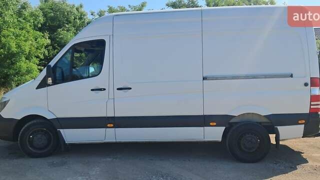 Белый Мерседес Sprinter, объемом двигателя 2.2 л и пробегом 316 тыс. км за 15500 $, фото 3 на Automoto.ua