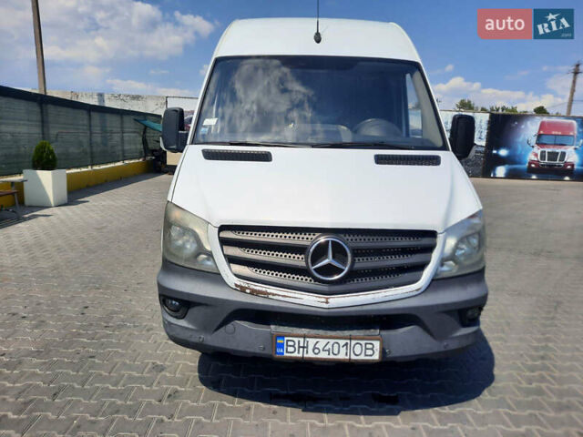Белый Мерседес Sprinter, объемом двигателя 2.1 л и пробегом 300 тыс. км за 15999 $, фото 1 на Automoto.ua