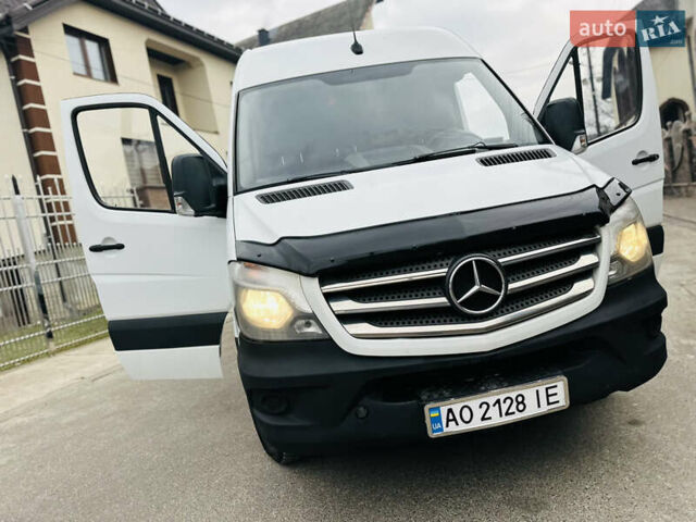 Белый Мерседес Sprinter, объемом двигателя 2.1 л и пробегом 330 тыс. км за 18700 $, фото 132 на Automoto.ua