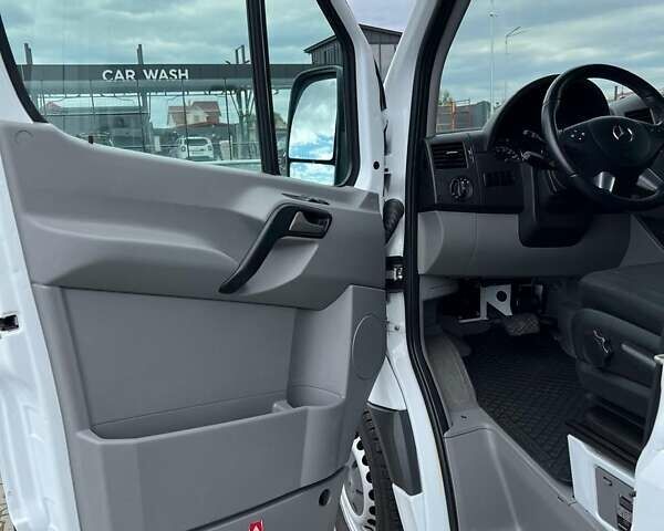 Белый Мерседес Sprinter, объемом двигателя 0 л и пробегом 168 тыс. км за 47339 $, фото 25 на Automoto.ua