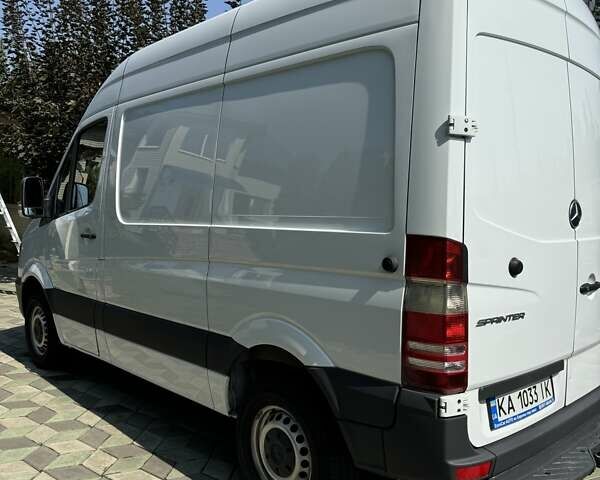 Белый Мерседес Sprinter, объемом двигателя 2.14 л и пробегом 176 тыс. км за 17952 $, фото 5 на Automoto.ua