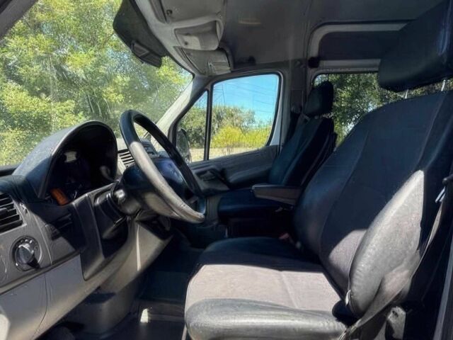 Белый Мерседес Sprinter, объемом двигателя 3 л и пробегом 50 тыс. км за 5300 $, фото 8 на Automoto.ua