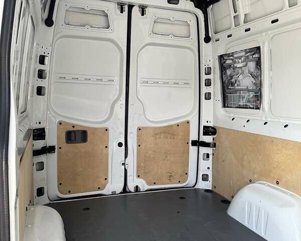 Белый Мерседес Sprinter, объемом двигателя 2.14 л и пробегом 15 тыс. км за 30000 $, фото 32 на Automoto.ua