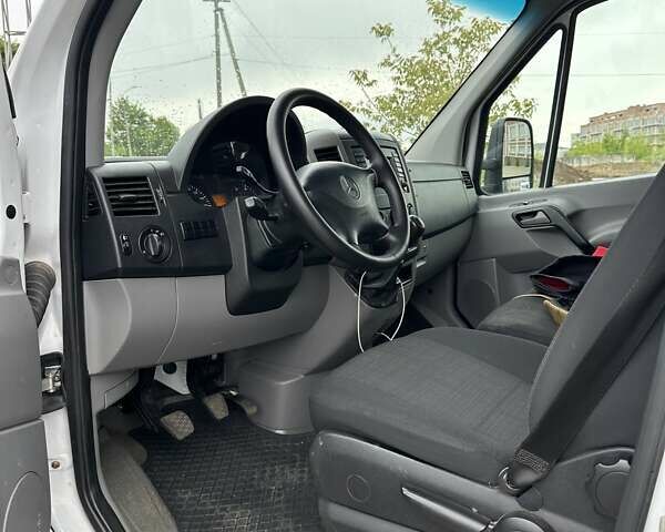 Белый Мерседес Sprinter, объемом двигателя 0 л и пробегом 150 тыс. км за 19750 $, фото 28 на Automoto.ua