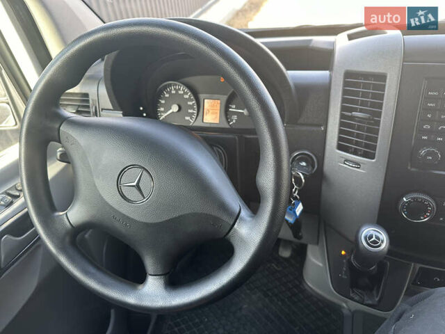 Белый Мерседес Sprinter, объемом двигателя 2.2 л и пробегом 385 тыс. км за 18300 $, фото 19 на Automoto.ua