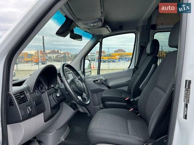 Белый Мерседес Sprinter, объемом двигателя 0 л и пробегом 168 тыс. км за 49421 $, фото 3 на Automoto.ua