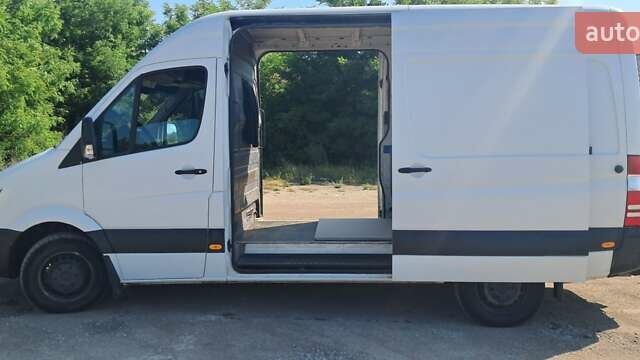 Белый Мерседес Sprinter, объемом двигателя 2.2 л и пробегом 316 тыс. км за 15500 $, фото 7 на Automoto.ua