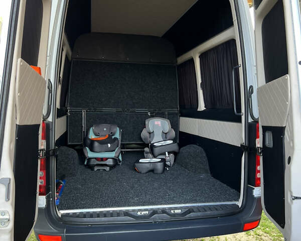 Белый Мерседес Sprinter, объемом двигателя 2.2 л и пробегом 213 тыс. км за 34560 $, фото 8 на Automoto.ua