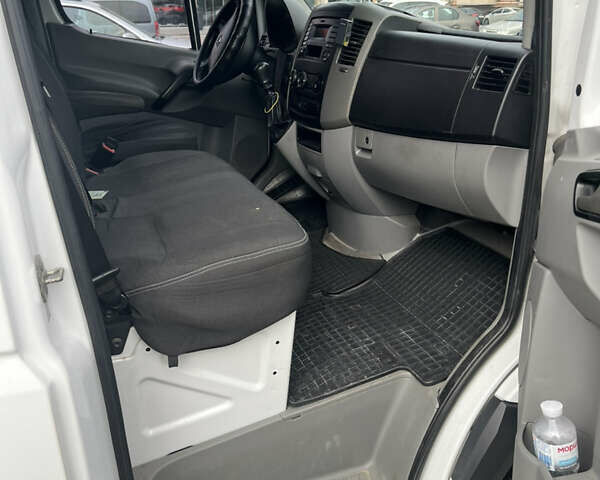 Білий Мерседес Sprinter, об'ємом двигуна 2.14 л та пробігом 398 тис. км за 16000 $, фото 6 на Automoto.ua