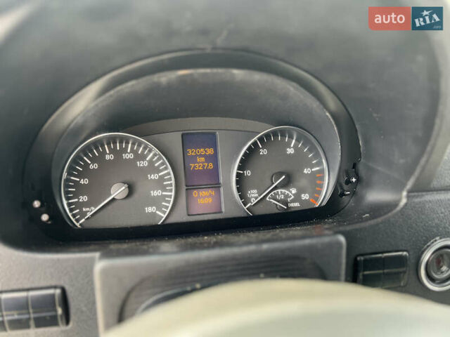 Белый Мерседес Sprinter, объемом двигателя 2.2 л и пробегом 320 тыс. км за 22400 $, фото 23 на Automoto.ua