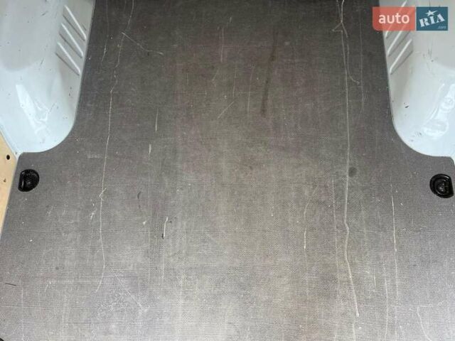 Белый Мерседес Sprinter, объемом двигателя 0 л и пробегом 168 тыс. км за 47339 $, фото 16 на Automoto.ua