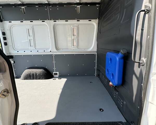 Белый Мерседес Sprinter, объемом двигателя 2.14 л и пробегом 176 тыс. км за 17952 $, фото 10 на Automoto.ua