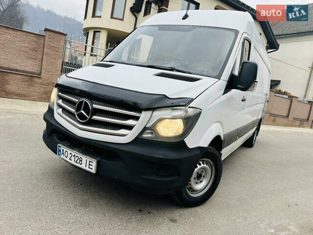 Белый Мерседес Sprinter, объемом двигателя 2.1 л и пробегом 330 тыс. км за 18700 $, фото 3 на Automoto.ua
