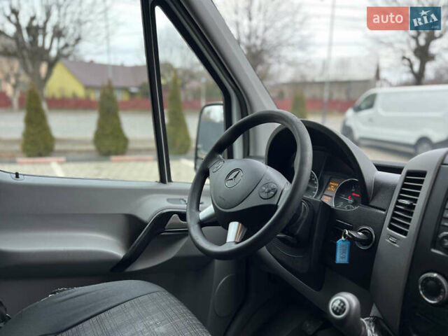 Белый Мерседес Sprinter, объемом двигателя 2.2 л и пробегом 349 тыс. км за 19900 $, фото 20 на Automoto.ua