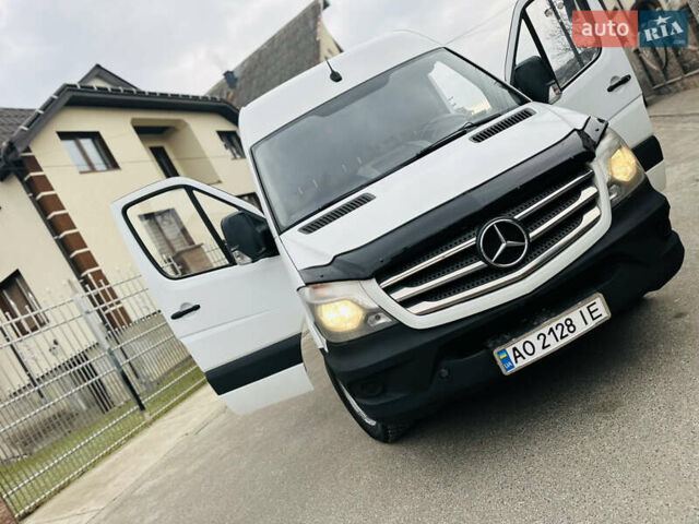 Белый Мерседес Sprinter, объемом двигателя 2.1 л и пробегом 330 тыс. км за 18700 $, фото 114 на Automoto.ua