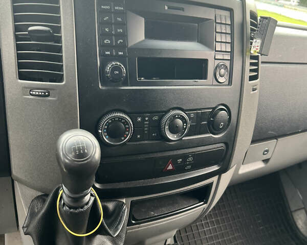 Білий Мерседес Sprinter, об'ємом двигуна 2.14 л та пробігом 398 тис. км за 16000 $, фото 9 на Automoto.ua