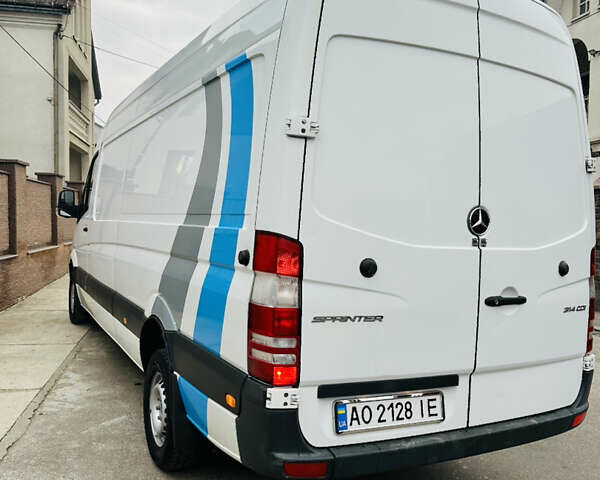 Белый Мерседес Sprinter, объемом двигателя 2.1 л и пробегом 330 тыс. км за 18700 $, фото 156 на Automoto.ua