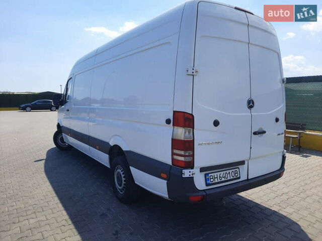 Белый Мерседес Sprinter, объемом двигателя 2.1 л и пробегом 300 тыс. км за 15999 $, фото 2 на Automoto.ua