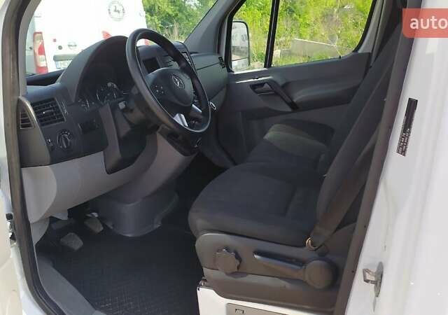 Белый Мерседес Sprinter, объемом двигателя 3 л и пробегом 300 тыс. км за 26850 $, фото 13 на Automoto.ua