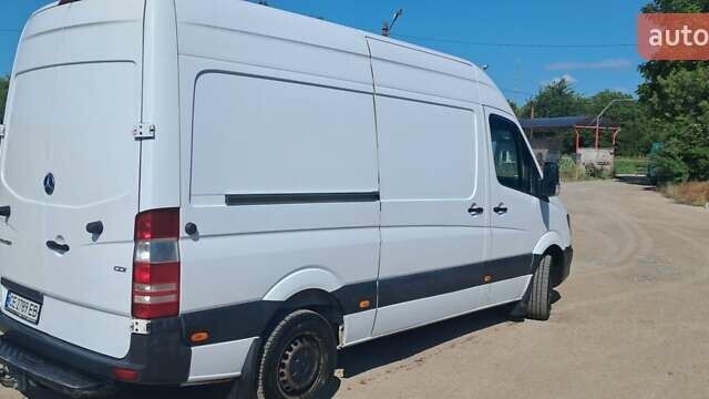 Белый Мерседес Sprinter, объемом двигателя 2.2 л и пробегом 316 тыс. км за 15500 $, фото 8 на Automoto.ua