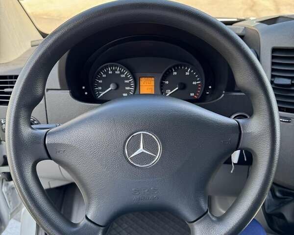 Белый Мерседес Sprinter, объемом двигателя 2.14 л и пробегом 15 тыс. км за 30000 $, фото 9 на Automoto.ua