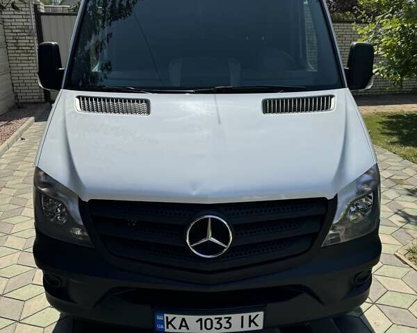 Белый Мерседес Sprinter, объемом двигателя 2.14 л и пробегом 176 тыс. км за 17952 $, фото 1 на Automoto.ua