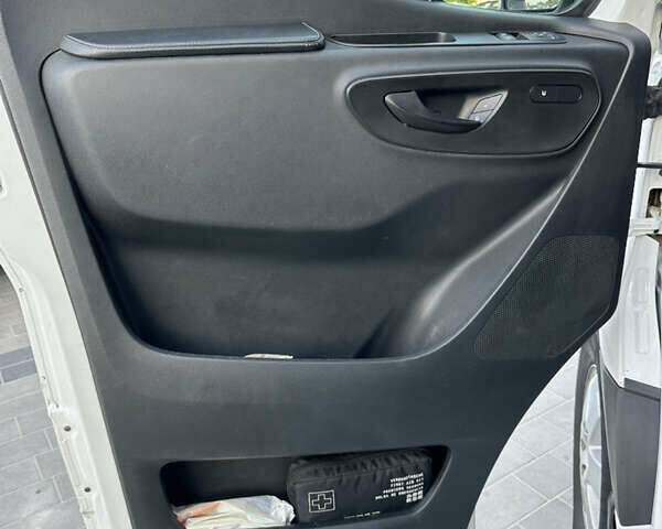 Белый Мерседес Sprinter, объемом двигателя 2.14 л и пробегом 437 тыс. км за 33000 $, фото 10 на Automoto.ua