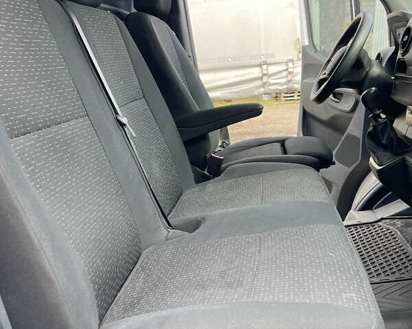 Белый Мерседес Sprinter, объемом двигателя 2.2 л и пробегом 256 тыс. км за 22690 $, фото 4 на Automoto.ua