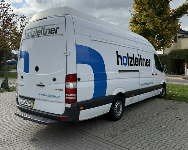 Белый Мерседес Sprinter, объемом двигателя 2.2 л и пробегом 350 тыс. км за 23675 $, фото 2 на Automoto.ua