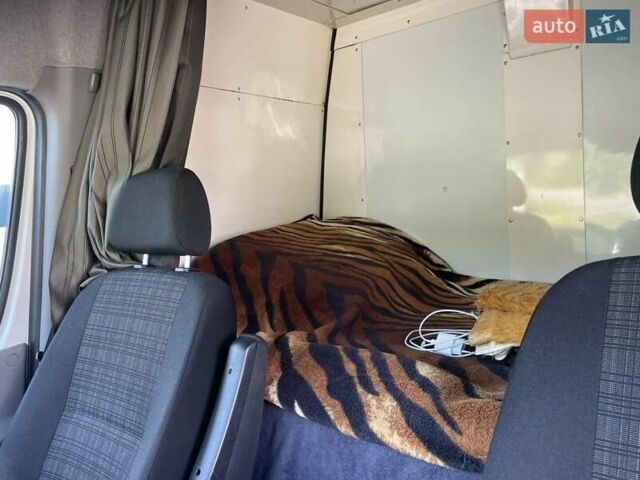 Белый Мерседес Sprinter, объемом двигателя 3 л и пробегом 517 тыс. км за 31800 $, фото 12 на Automoto.ua