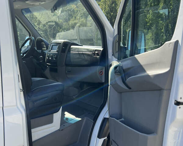 Білий Мерседес Sprinter, об'ємом двигуна 2.99 л та пробігом 160 тис. км за 27000 $, фото 20 на Automoto.ua