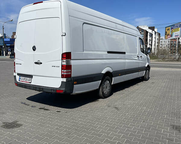 Белый Мерседес Sprinter, объемом двигателя 2.14 л и пробегом 34 тыс. км за 36000 $, фото 3 на Automoto.ua