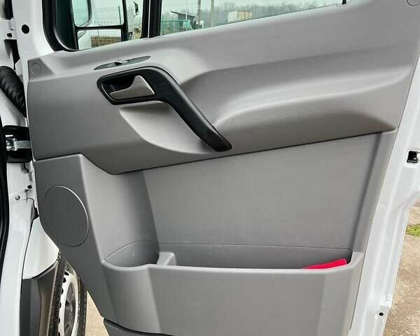 Белый Мерседес Sprinter, объемом двигателя 0 л и пробегом 168 тыс. км за 48757 $, фото 19 на Automoto.ua