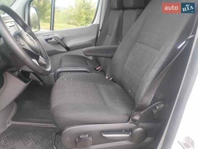 Белый Мерседес Sprinter, объемом двигателя 2.2 л и пробегом 262 тыс. км за 20800 $, фото 14 на Automoto.ua