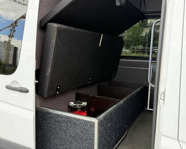 Белый Мерседес Sprinter, объемом двигателя 3 л и пробегом 404 тыс. км за 37000 $, фото 8 на Automoto.ua