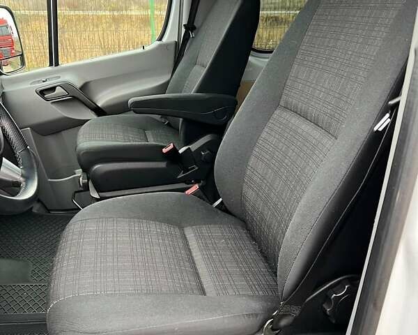 Белый Мерседес Sprinter, объемом двигателя 0 л и пробегом 168 тыс. км за 48757 $, фото 13 на Automoto.ua