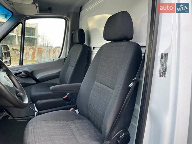 Белый Мерседес Sprinter, объемом двигателя 2.2 л и пробегом 280 тыс. км за 20900 $, фото 16 на Automoto.ua