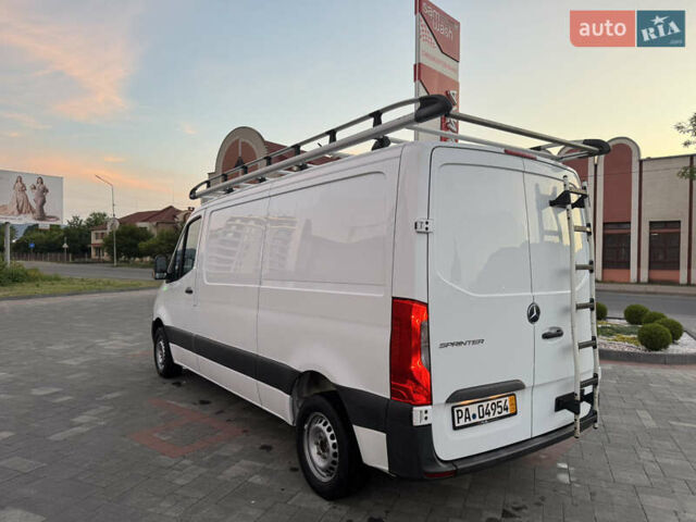 Белый Мерседес Sprinter, объемом двигателя 2.2 л и пробегом 307 тыс. км за 22390 $, фото 14 на Automoto.ua