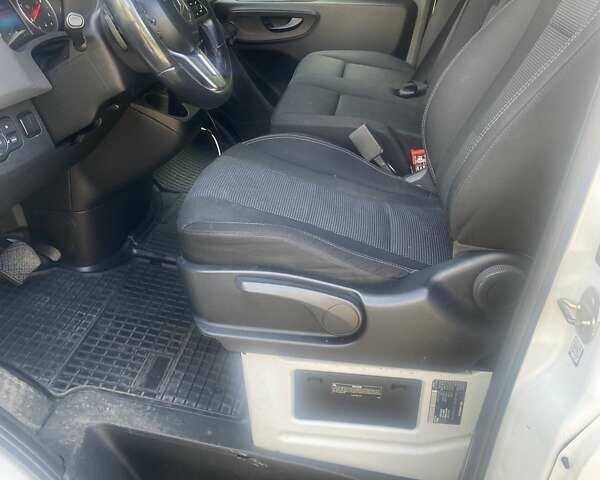 Белый Мерседес Sprinter, объемом двигателя 2.99 л и пробегом 337 тыс. км за 32000 $, фото 4 на Automoto.ua