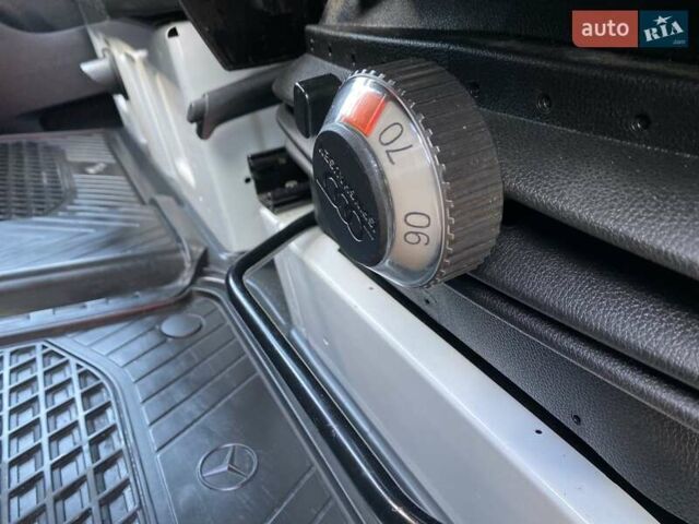 Белый Мерседес Sprinter, объемом двигателя 2.2 л и пробегом 165 тыс. км за 23900 $, фото 40 на Automoto.ua