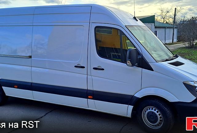 Белый Мерседес Sprinter, объемом двигателя 2.1 л и пробегом 300 тыс. км за 18800 $, фото 2 на Automoto.ua