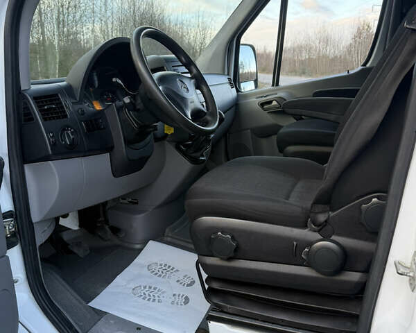 Белый Мерседес Sprinter, объемом двигателя 3 л и пробегом 289 тыс. км за 29800 $, фото 12 на Automoto.ua