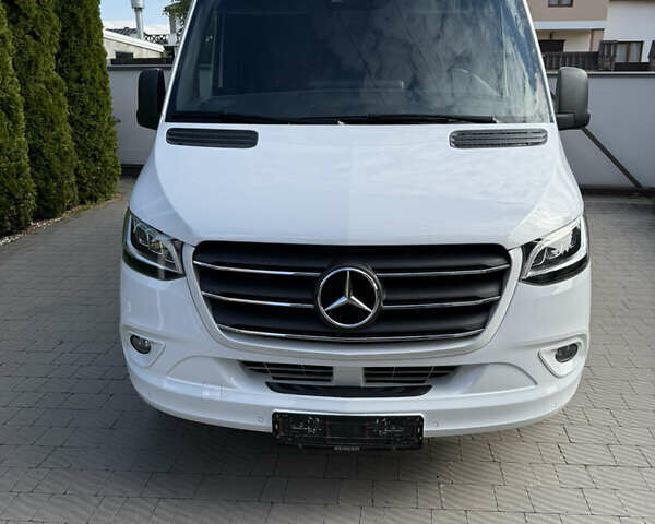 Белый Мерседес Sprinter, объемом двигателя 2.14 л и пробегом 304 тыс. км за 35000 $, фото 1 на Automoto.ua