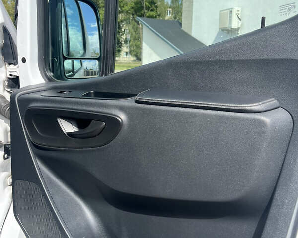 Белый Мерседес Sprinter, объемом двигателя 0 л и пробегом 241 тыс. км за 23200 $, фото 4 на Automoto.ua