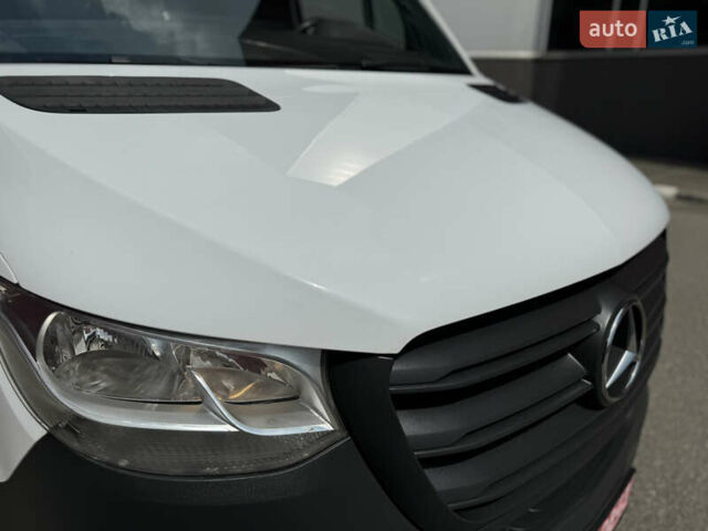 Белый Мерседес Sprinter, объемом двигателя 2.14 л и пробегом 193 тыс. км за 26900 $, фото 1 на Automoto.ua