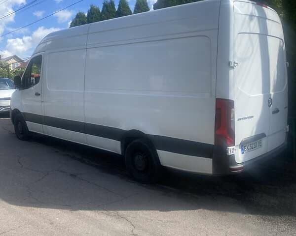 Белый Мерседес Sprinter, объемом двигателя 2.99 л и пробегом 337 тыс. км за 32000 $, фото 2 на Automoto.ua