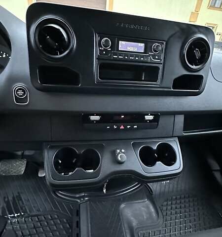 Белый Мерседес Sprinter, объемом двигателя 2.99 л и пробегом 222 тыс. км за 38200 $, фото 13 на Automoto.ua