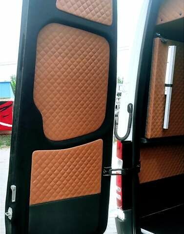 Белый Мерседес Sprinter, объемом двигателя 2.2 л и пробегом 250 тыс. км за 33999 $, фото 8 на Automoto.ua